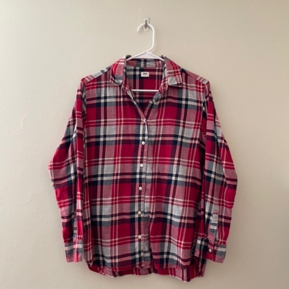 3/ $25 L- Uniqlo Red, White, and Black Checkered Button Down Flannel Top